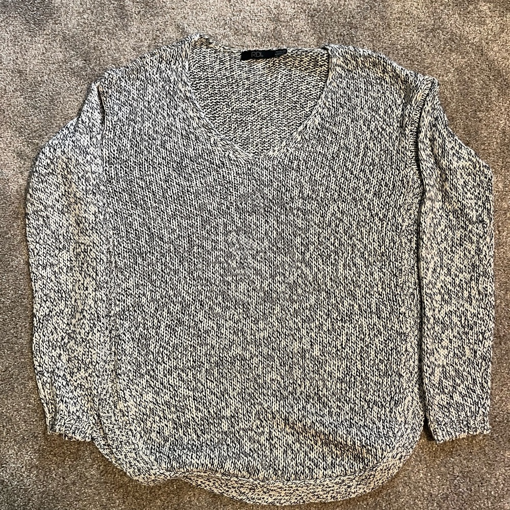 RDI White and Black Soft Knit Sweater